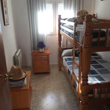 Beachfront 3 Bedroom Family Apartment *
